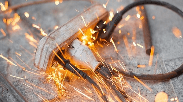 فوت دختر ۱۳ ساله قزوینی بر اثر برق‌گرفتگی