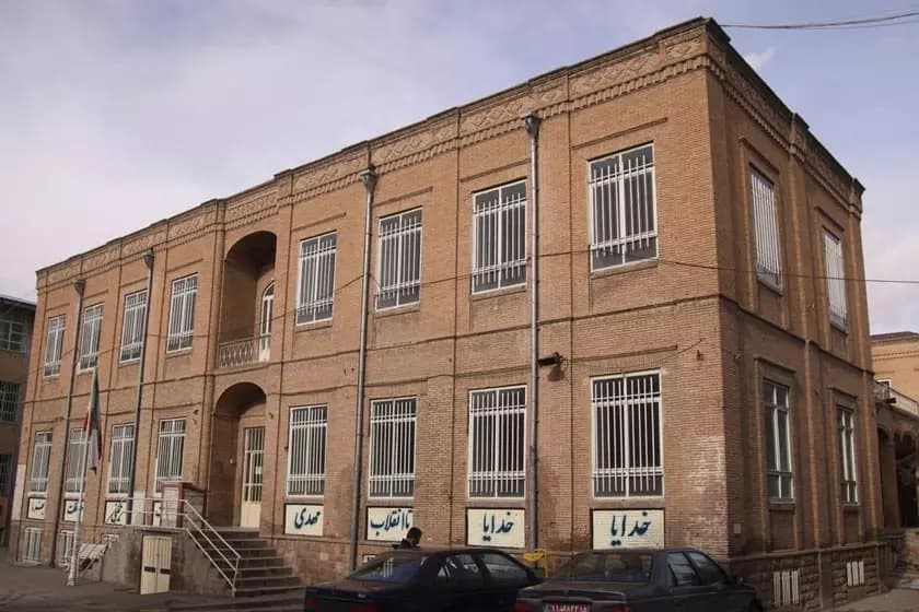 عملیات مرمت دبیرستان ماندگار فردوسی تبریز تسریع شود