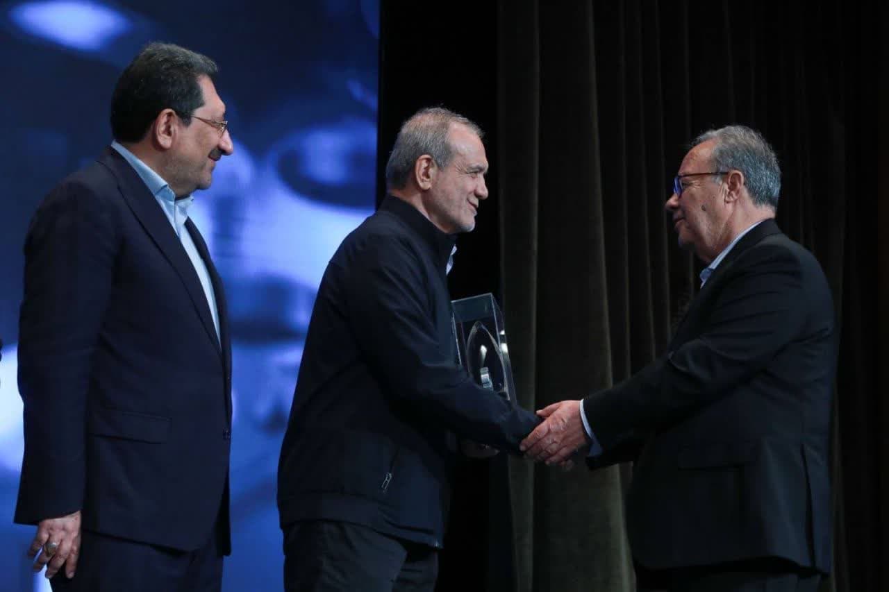 ۳تولیدی آذربایجان غربی در سکوی ملی ایستادند  