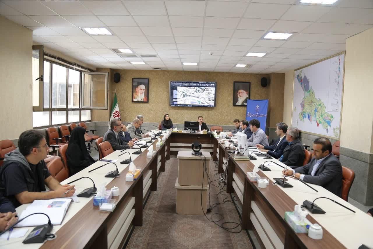 تشکیل کارگروه ویژه سرویس مدارس و برنامه‌ریزی برای نوسازی ناوگان حمل و نقل دانش‌آموزی در آذربایجان شرقی