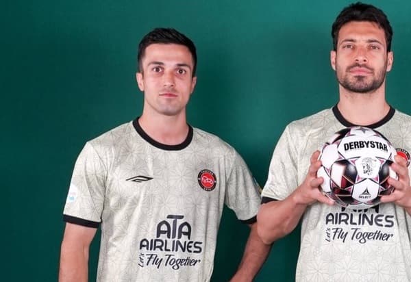 رونمایی از کیت سوم تراکتور با الهام از گل «زنبق»