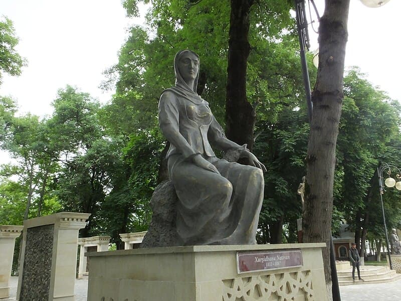 خورشیدبانو ناتوان؛ بانوی شعر و فرهنگ قره‌باغ