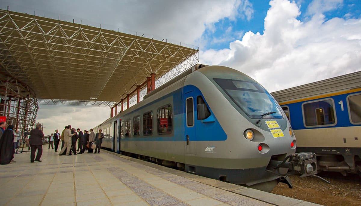 زمان سفر در قطارهای نوروزی منطقه آذربایجان ۴۵ دقیقه کاهش یافت