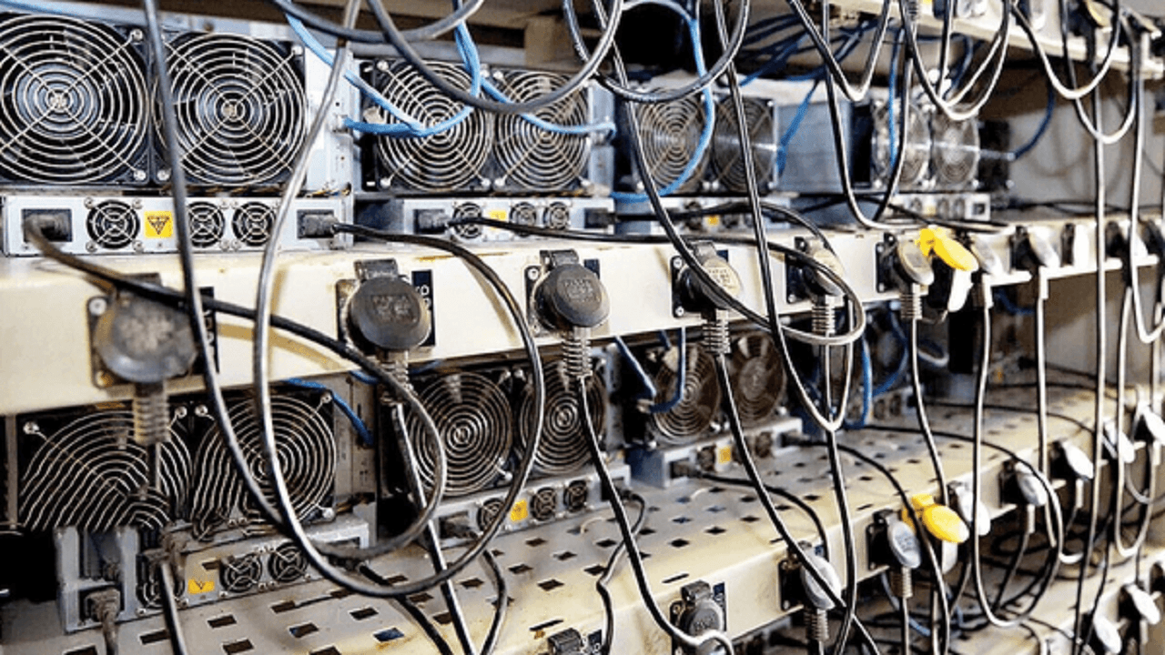 کشف ۲۳ دستگاه ماینر قاچاق در اردبیل