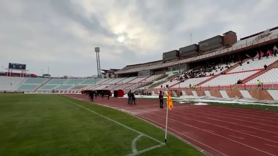 حذف جایگاه بانوان در بازی حساس تراکتور و شمس آذر